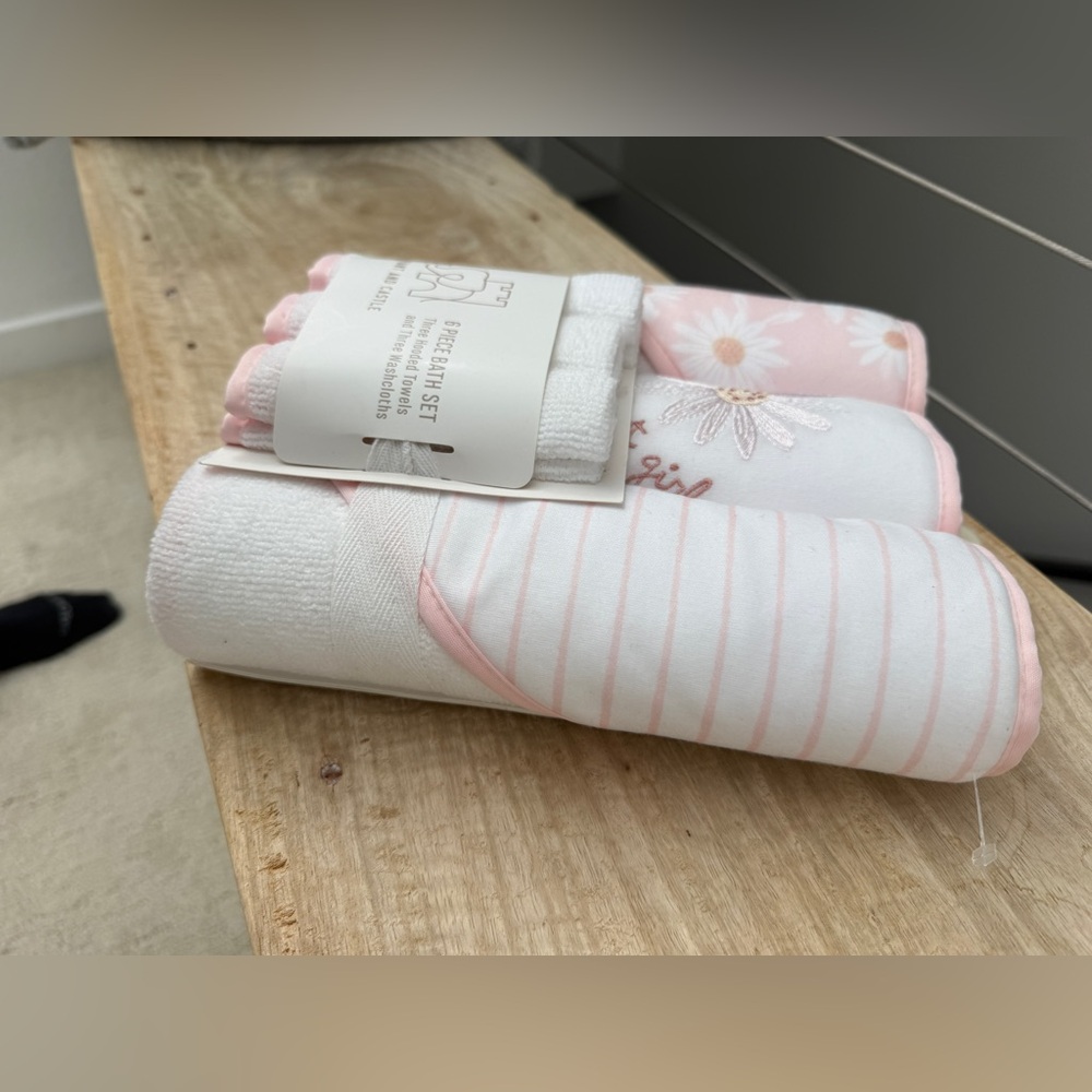 Elephant & Castle Pink Floral Daisy 6-Piece Baby Bath Set Hooded Towels | NWT - Picture 4 of 5